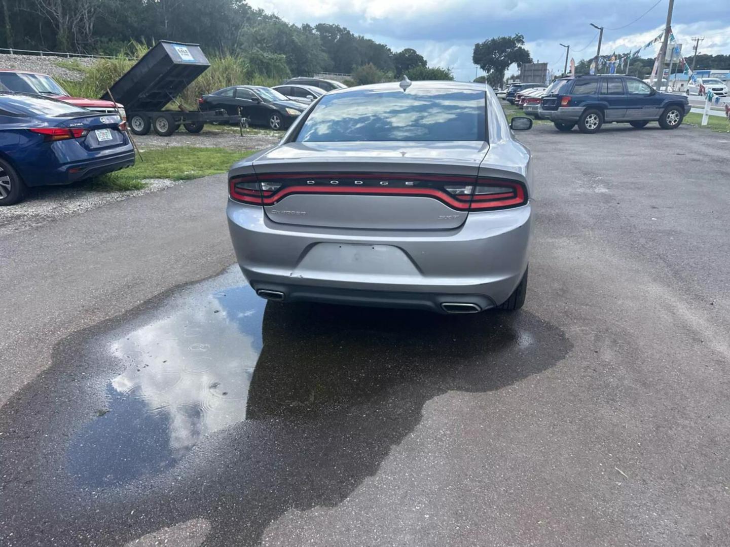 2015 Dodge Charger SXT photo 4