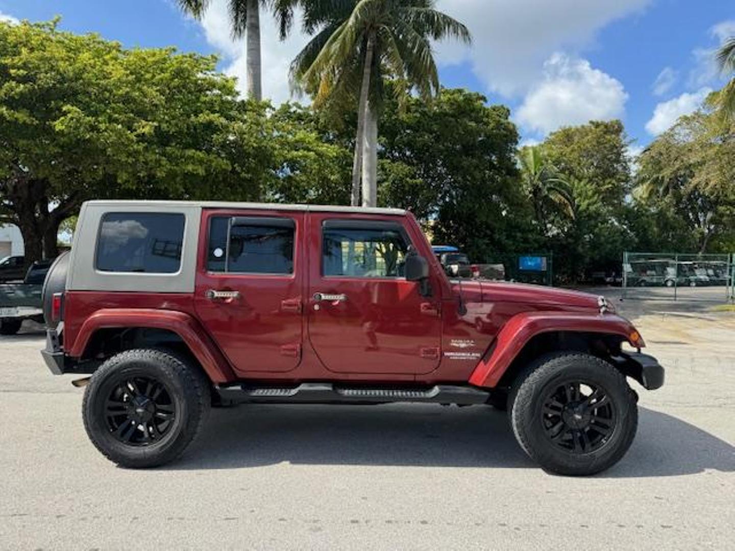 2010 Jeep Wrangler Unlimited Sahara photo 4