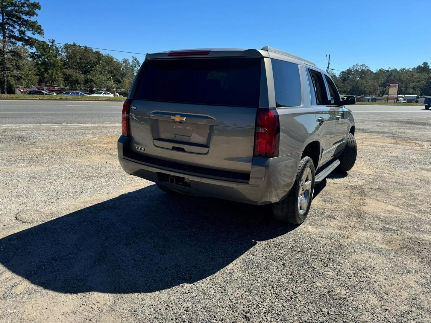 2017 Chevrolet Tahoe LS photo 3