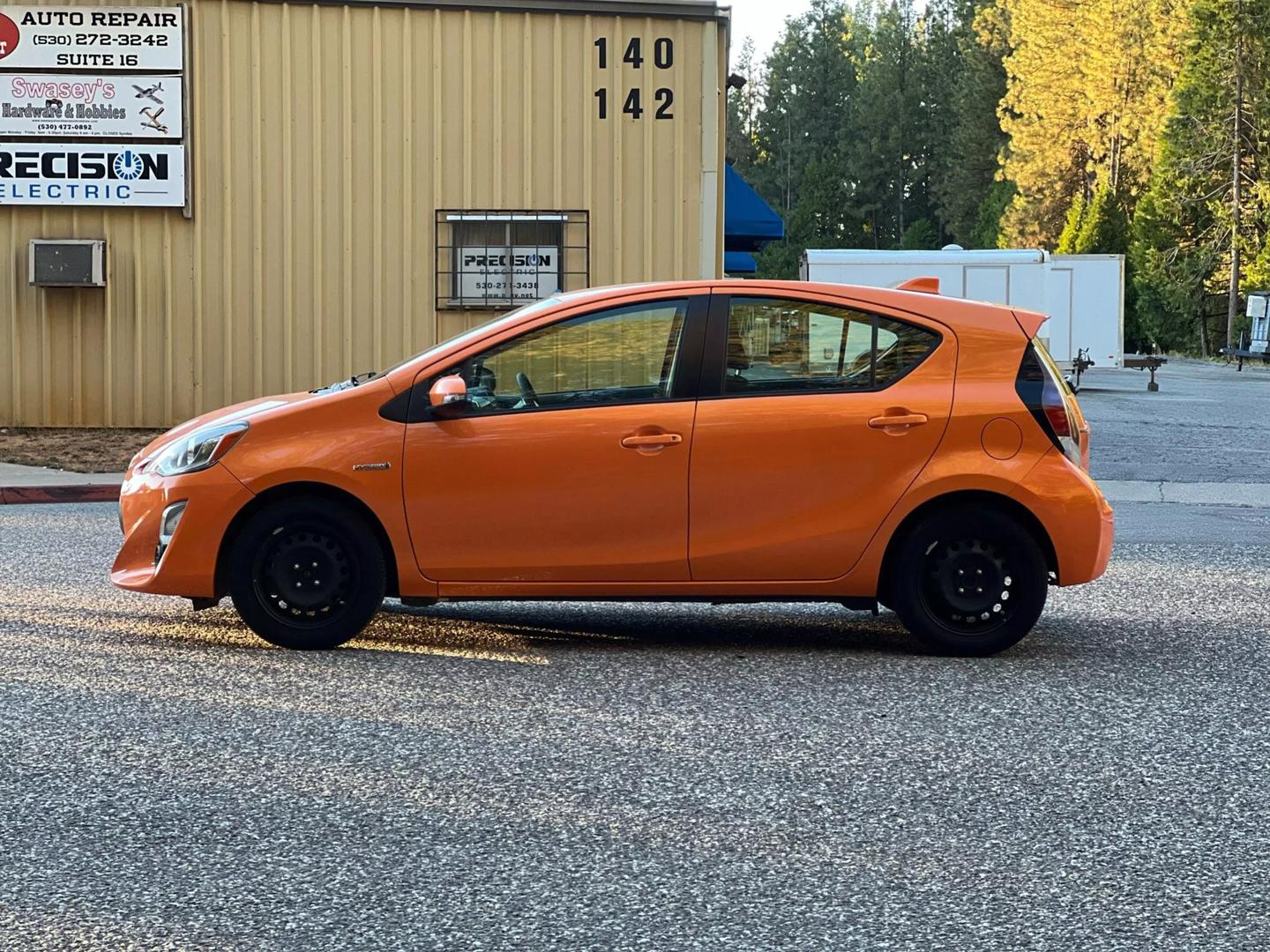 2015 Toyota Prius c One photo 9