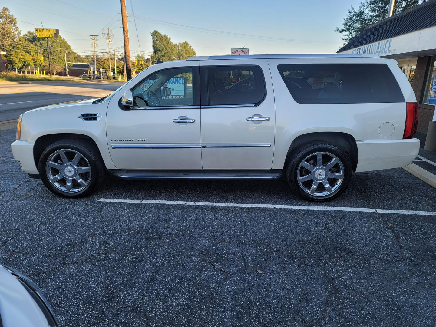 2011 Cadillac Escalade ESV Luxury photo 5