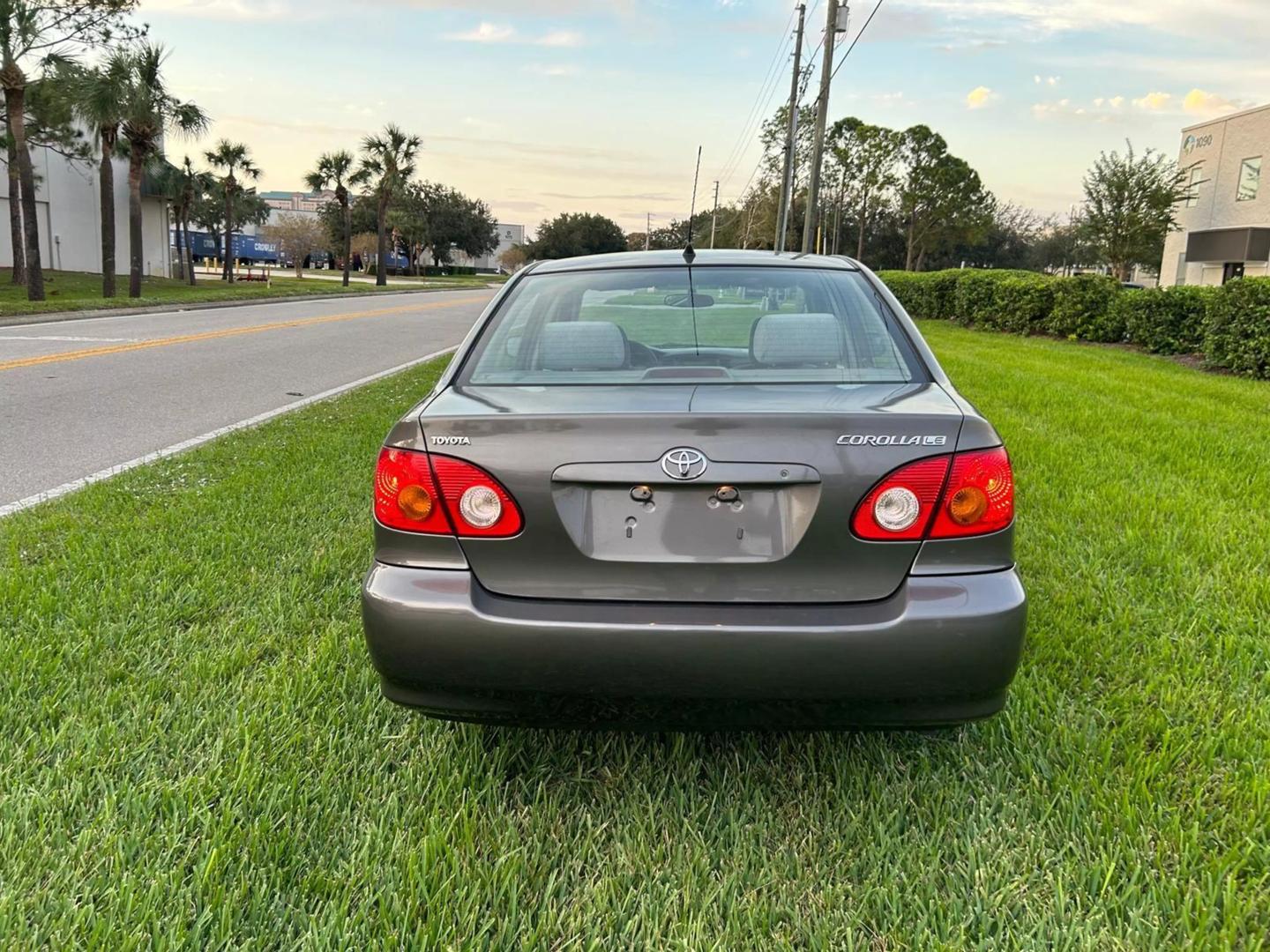 2004 Toyota Corolla CE photo 4