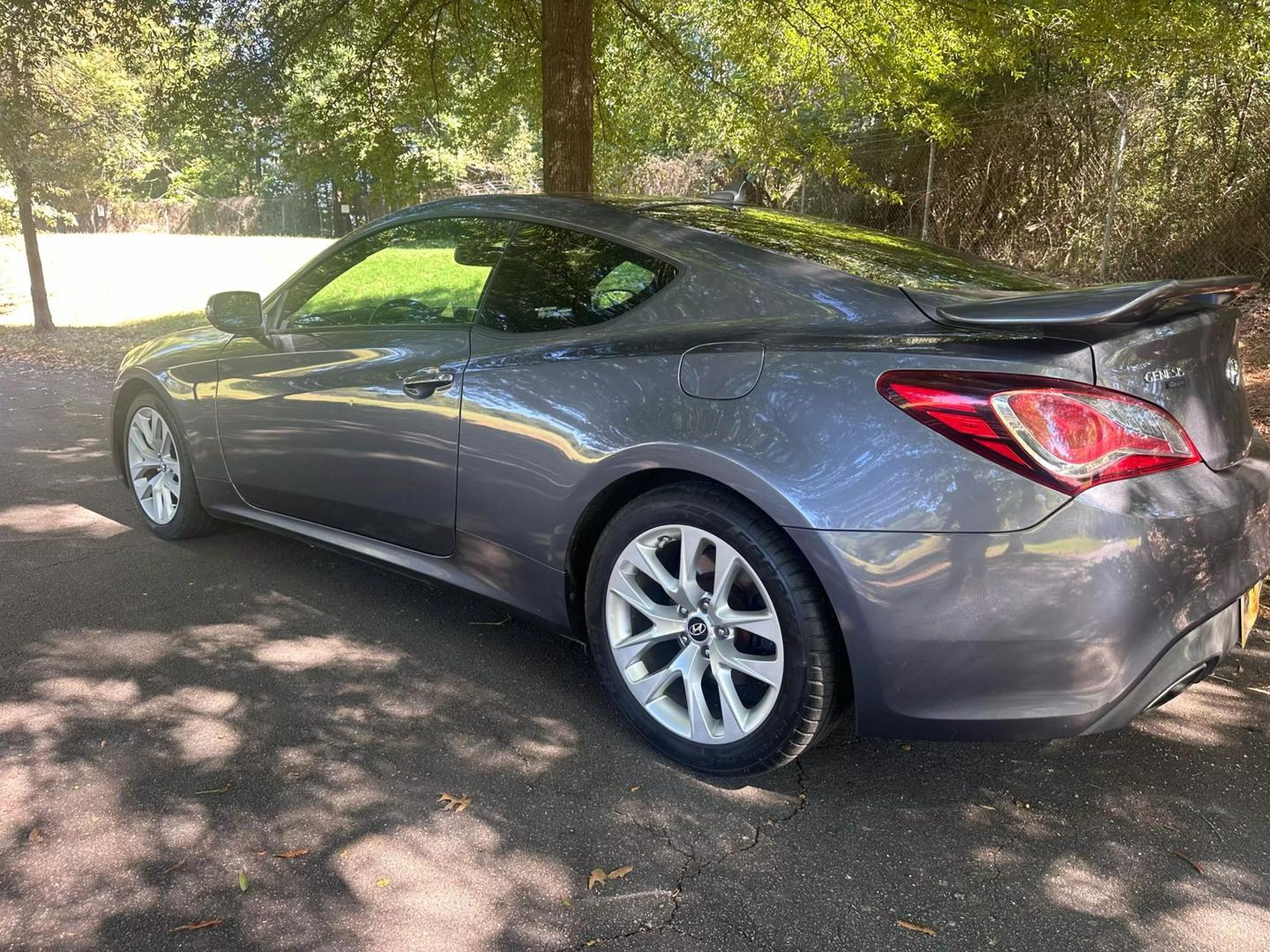 2015 Hyundai Genesis Coupe Base photo 24