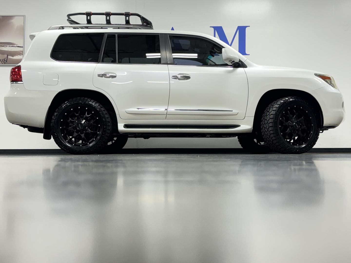 2010 Lexus LX 570 photo 4