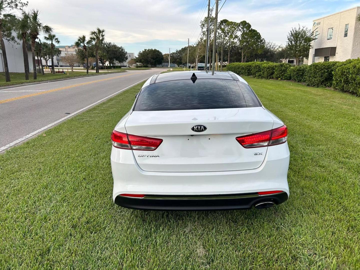 2016 Kia Optima EX photo 4