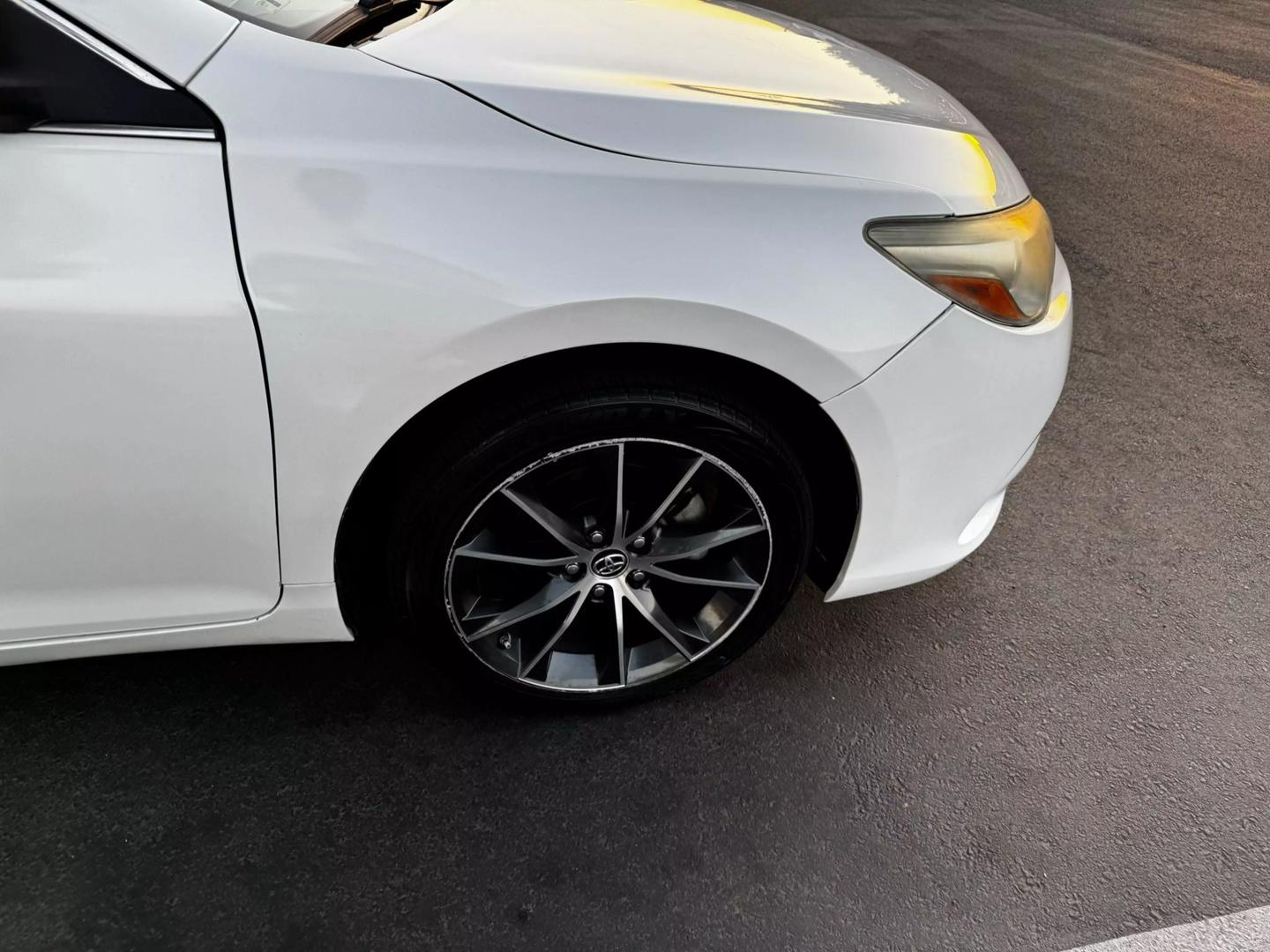 2015 Toyota Camry XSE photo 27