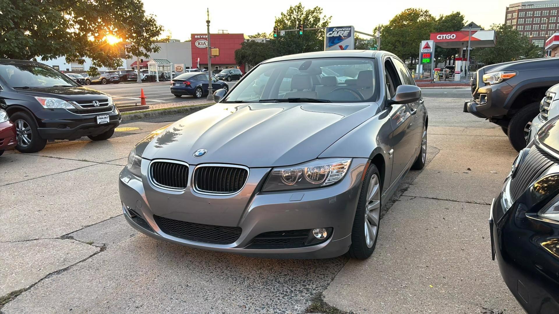 2011 BMW 3 Series 328i photo 4