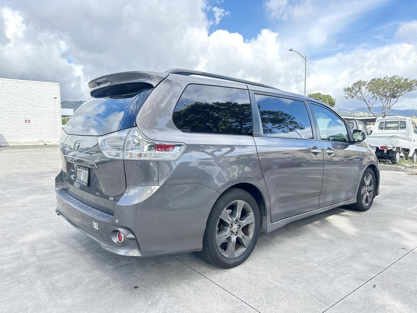 2016 Toyota Sienna SE photo 6