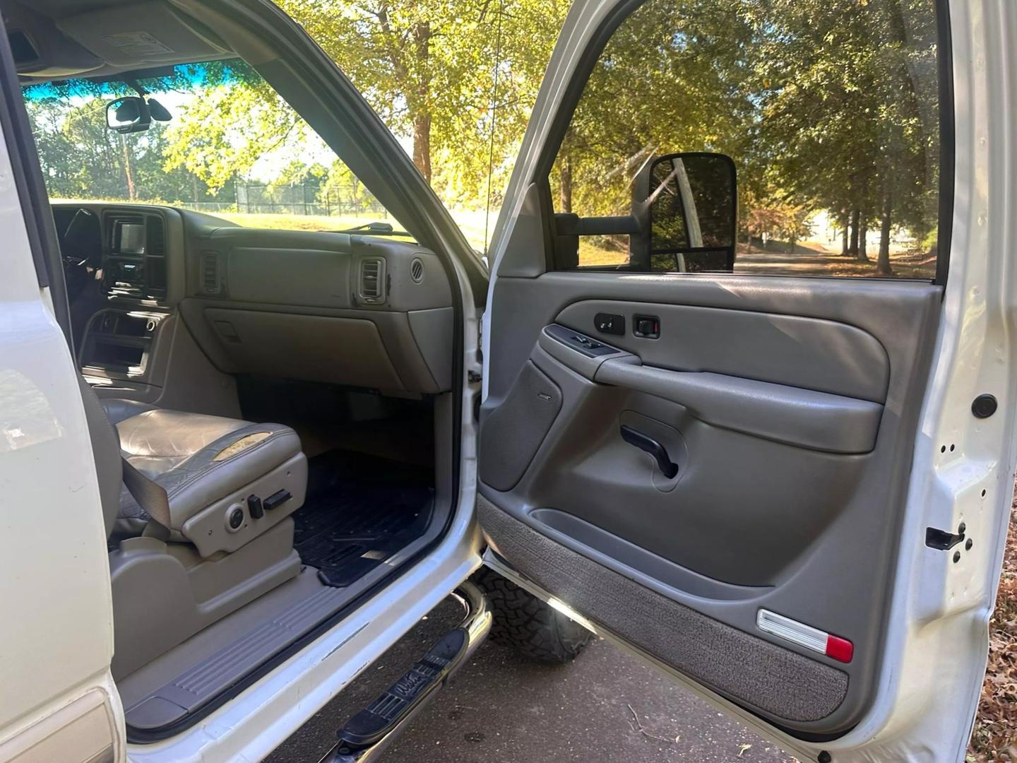 2004 Chevrolet Silverado 2500HD LS photo 14