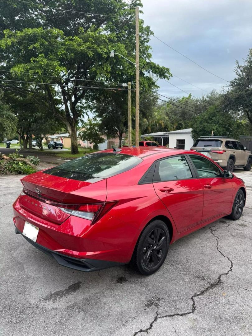 2021 Hyundai Elantra SEL photo 5