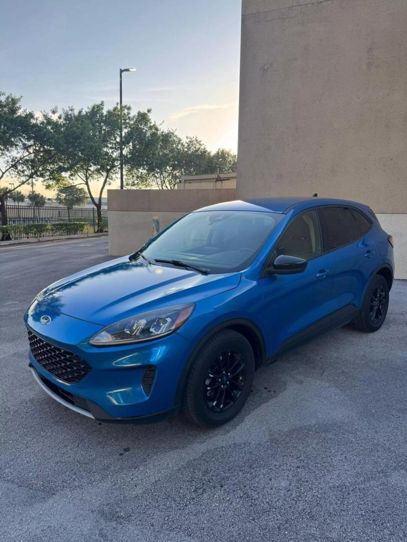 2020 Ford Escape SE photo 3