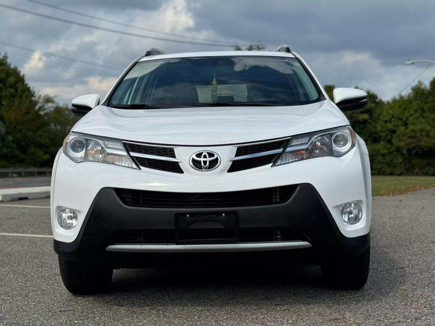 2015 Toyota RAV4 XLE photo 2