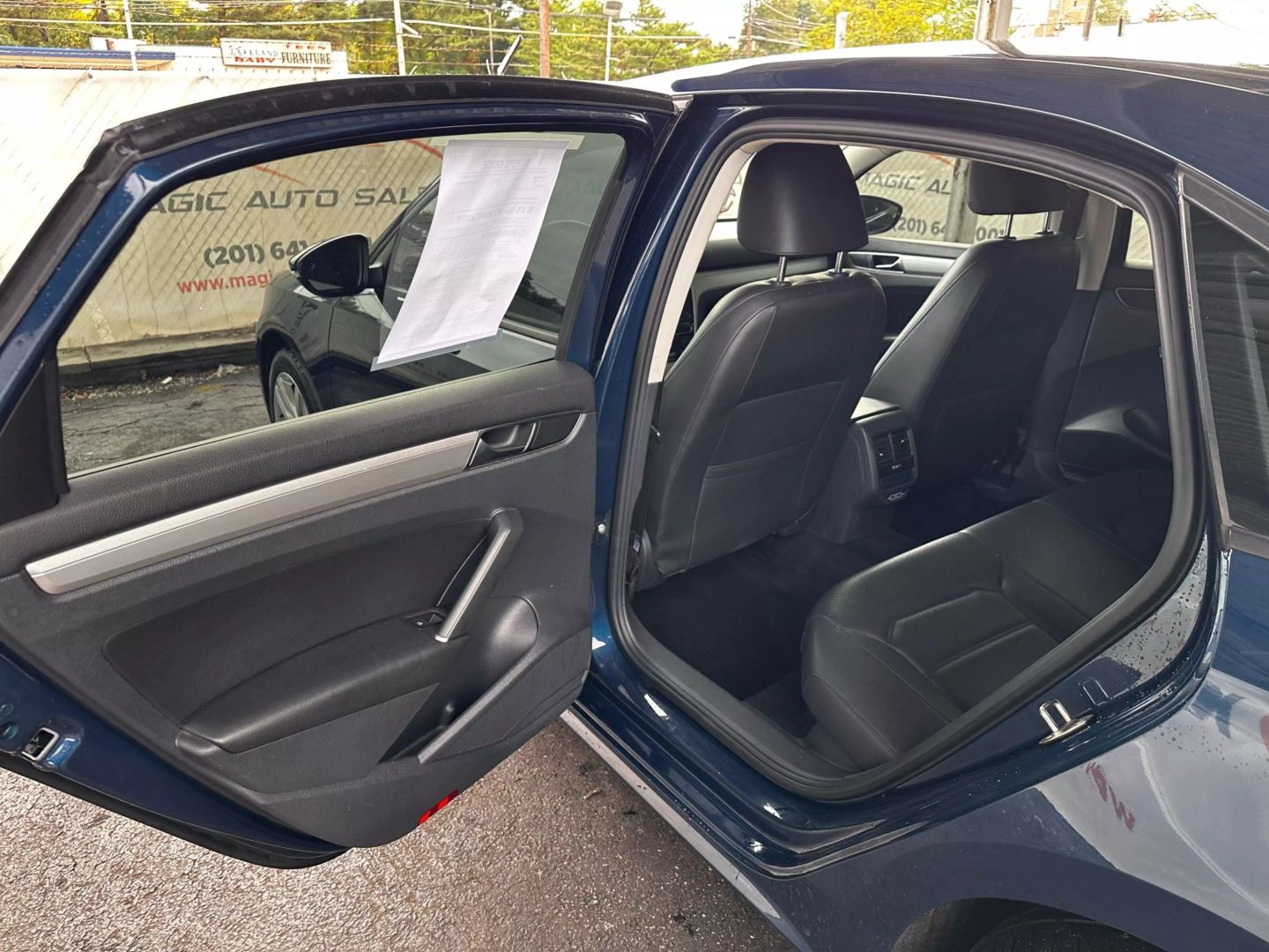 2019 Volkswagen Passat - Image 16