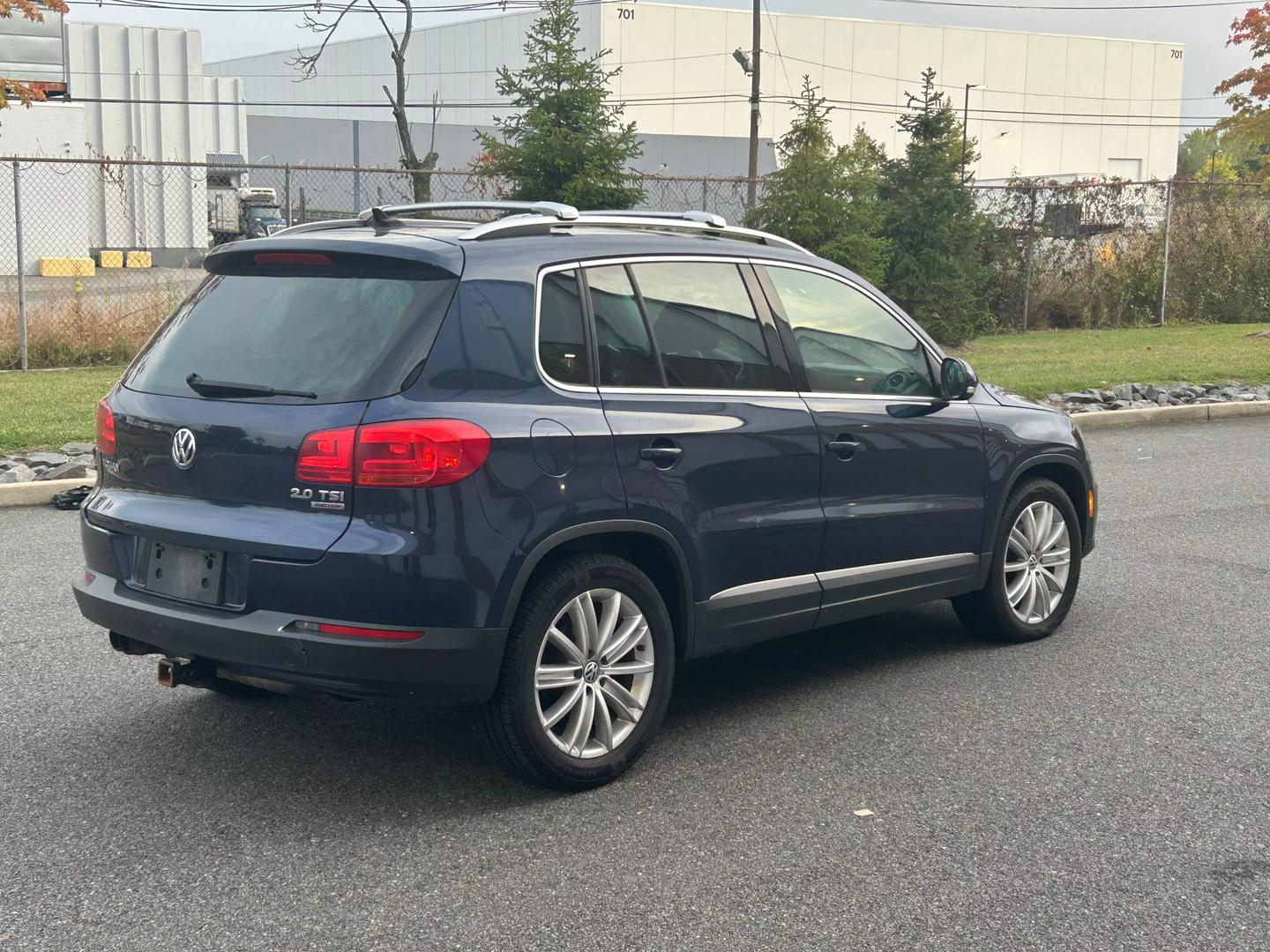 2014 Volkswagen Tiguan SE photo 8