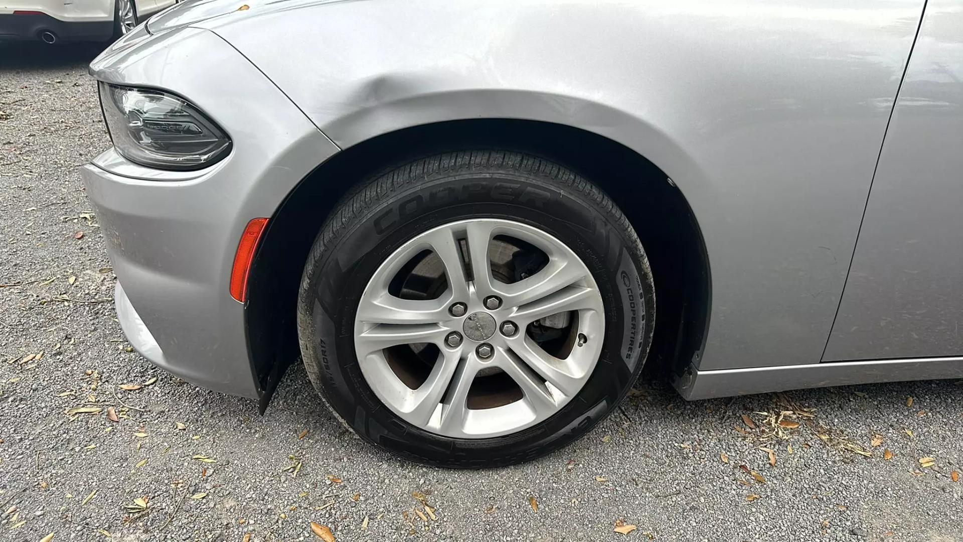 2018 Dodge Charger SXT photo 2