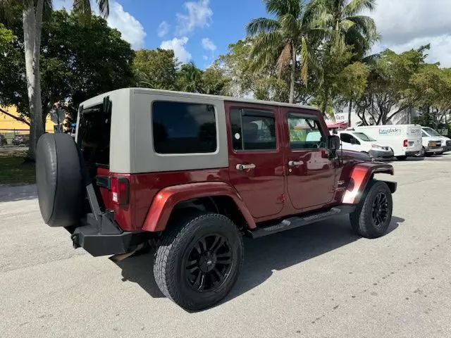 2010 Jeep Wrangler Unlimited Sahara photo 5