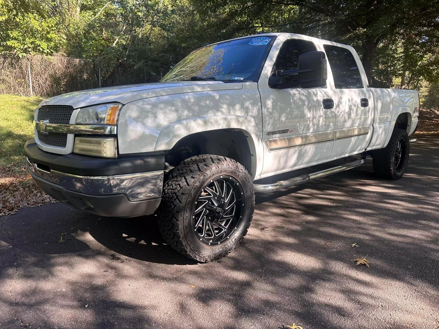 2004 Chevrolet Silverado 2500HD LS photo 2