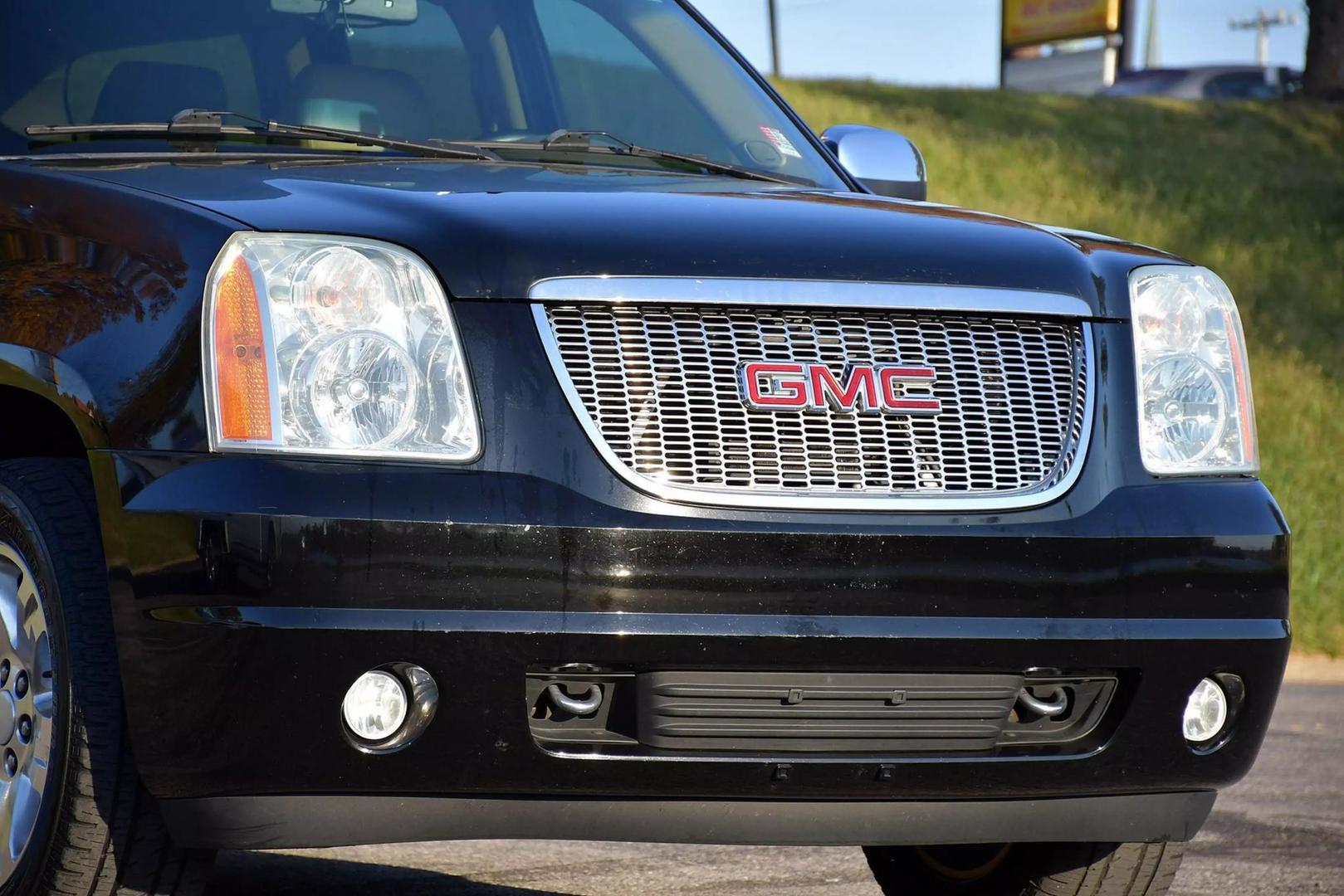 2014 GMC Yukon XL SLT photo 2