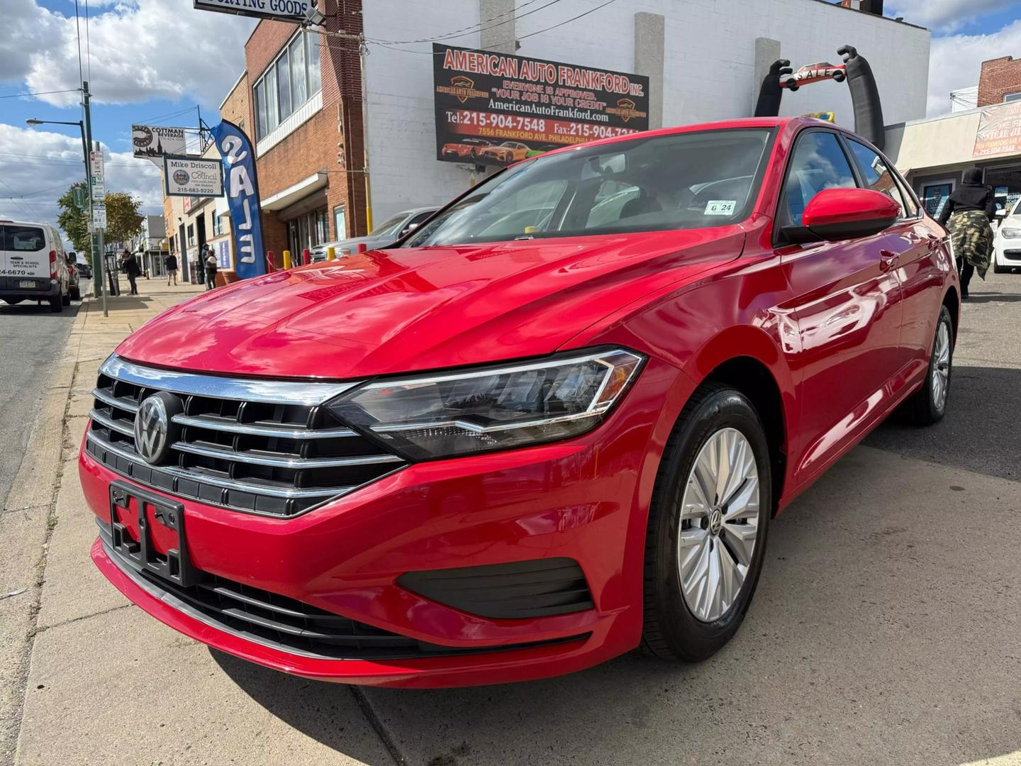 Features image showcasing the advanced interior and modern technology highlights of the 2019 Volkswagen Jetta.