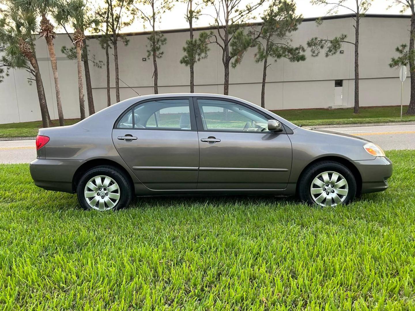 2004 Toyota Corolla CE photo 7