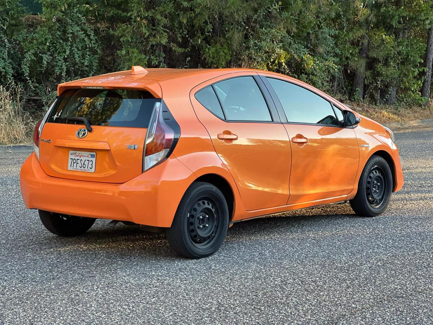 2015 Toyota Prius c One photo 6