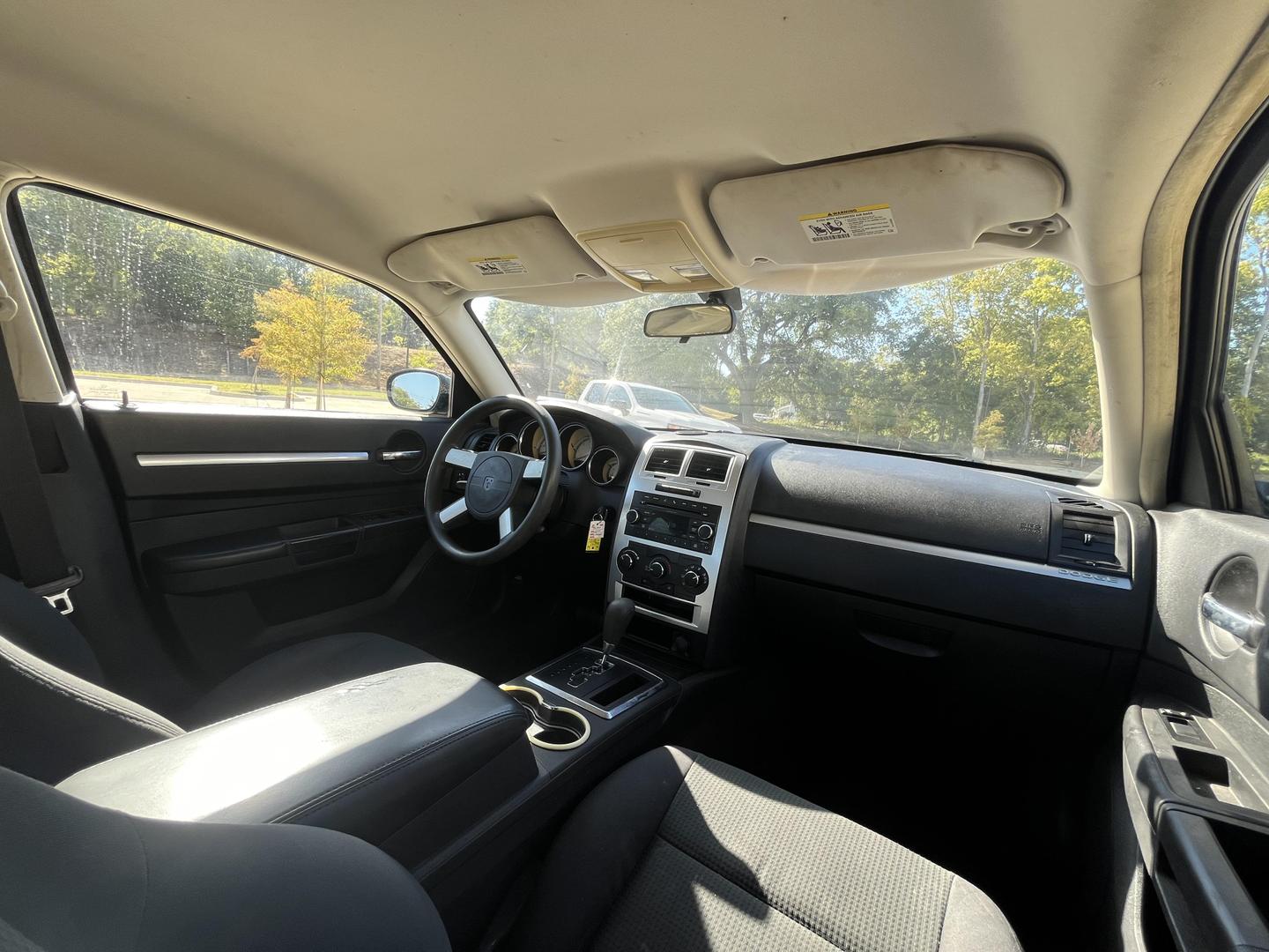 2010 Dodge Charger SXT photo 4