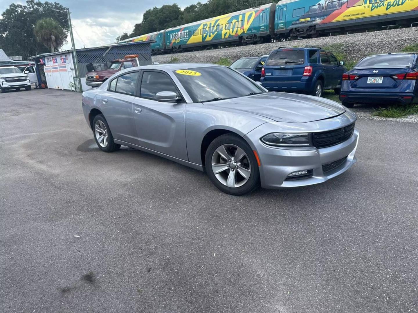 2015 Dodge Charger SXT photo 2