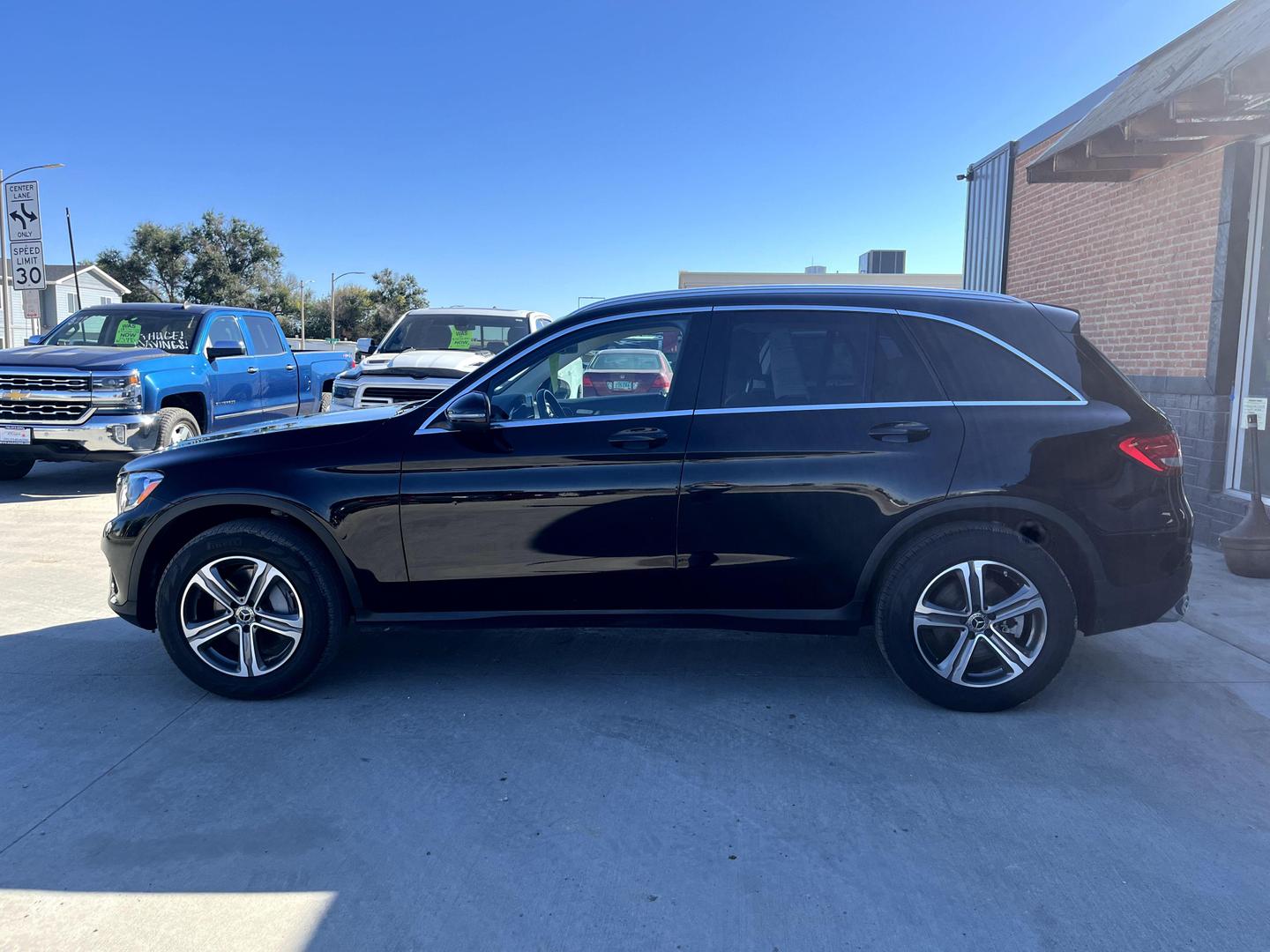 2019 Mercedes-Benz GLC GLC300 photo 2