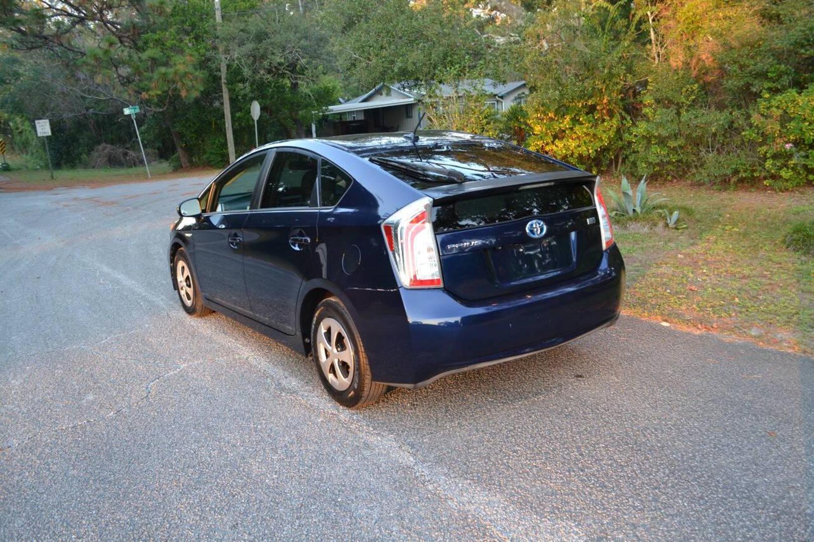 2014 Toyota Prius Four photo 8