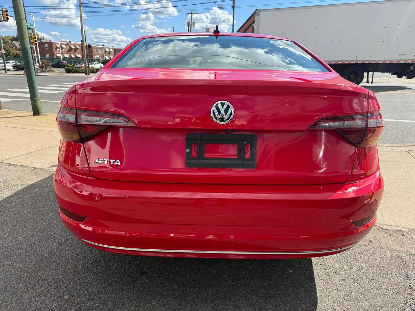 Features image showcasing the advanced interior and modern technology highlights of the 2019 Volkswagen Jetta.