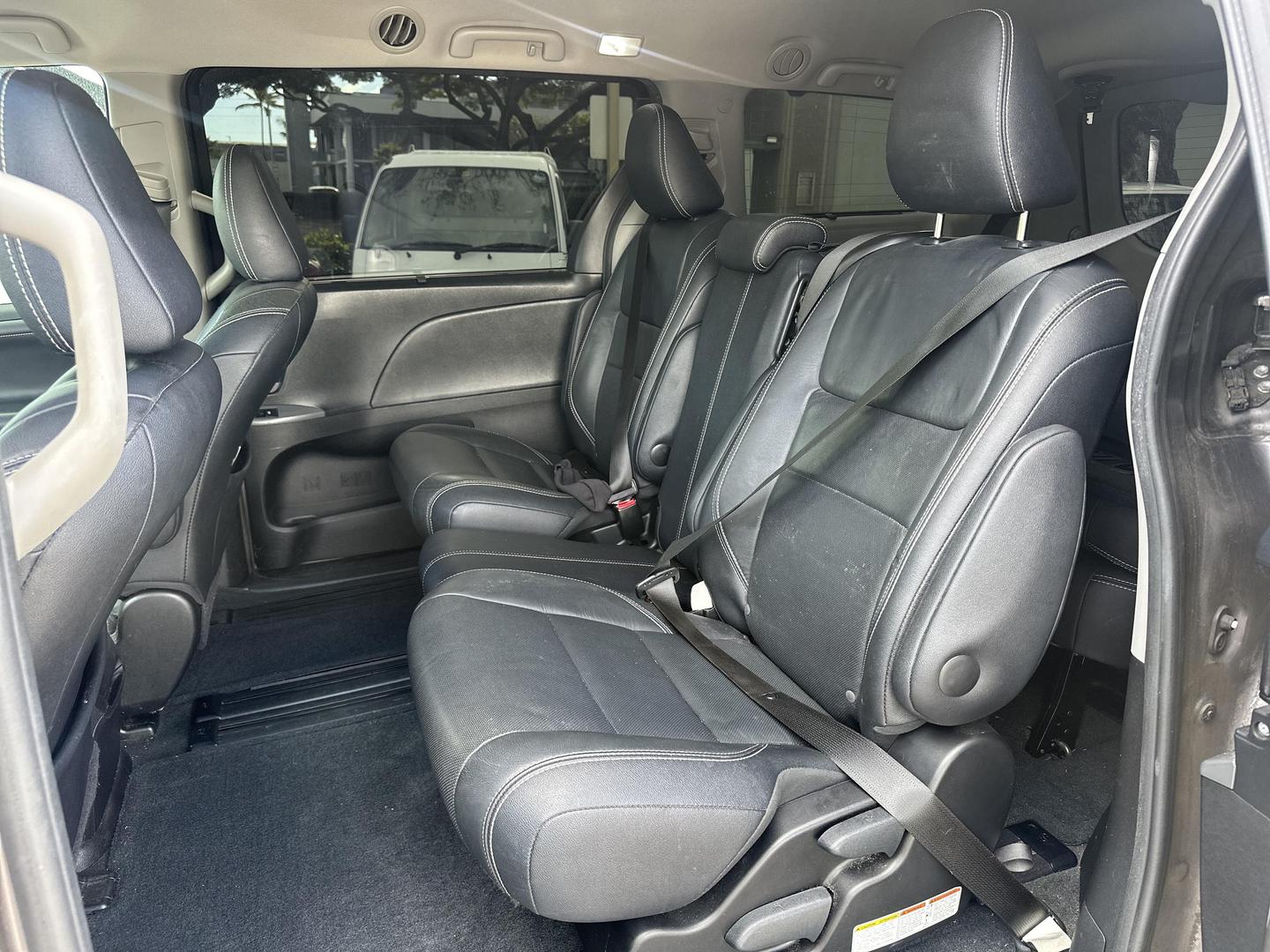 2016 Toyota Sienna SE photo 10