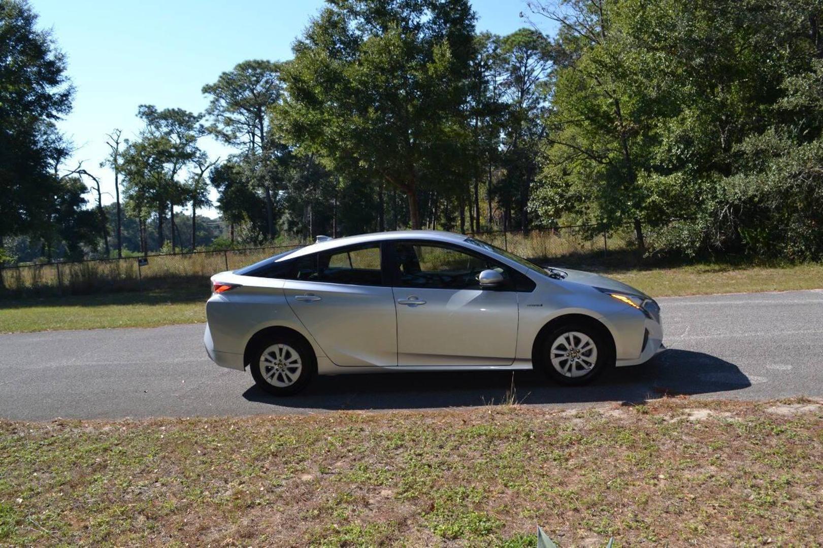 2018 Toyota Prius One photo 5