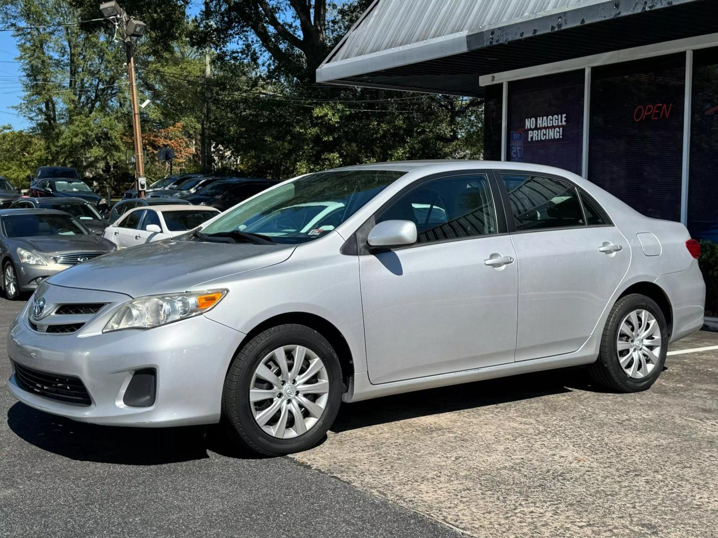 2012 Toyota Corolla LE photo 3