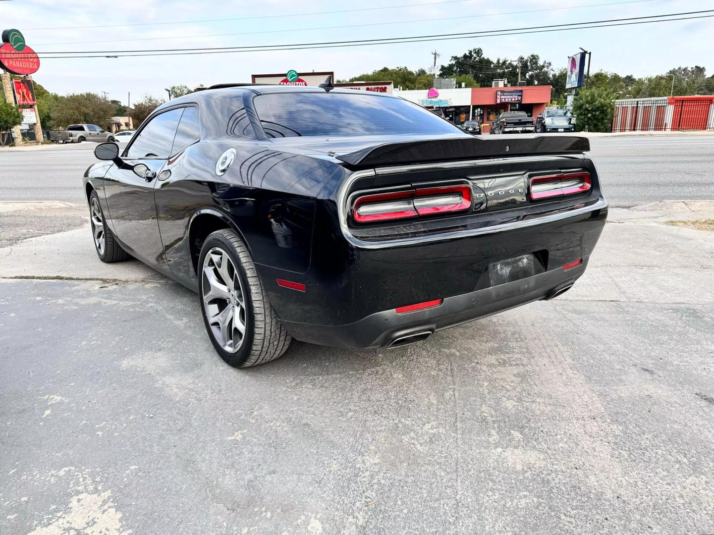 2016 Dodge Challenger SXT photo 5