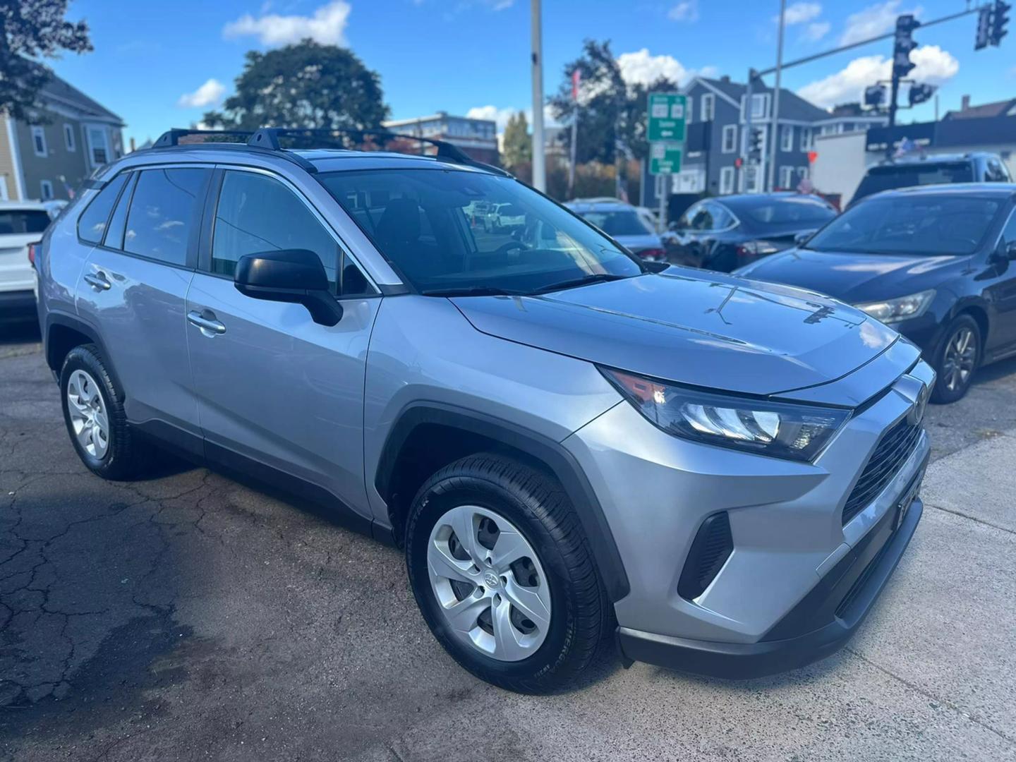 2019 Toyota RAV4 LE photo 4