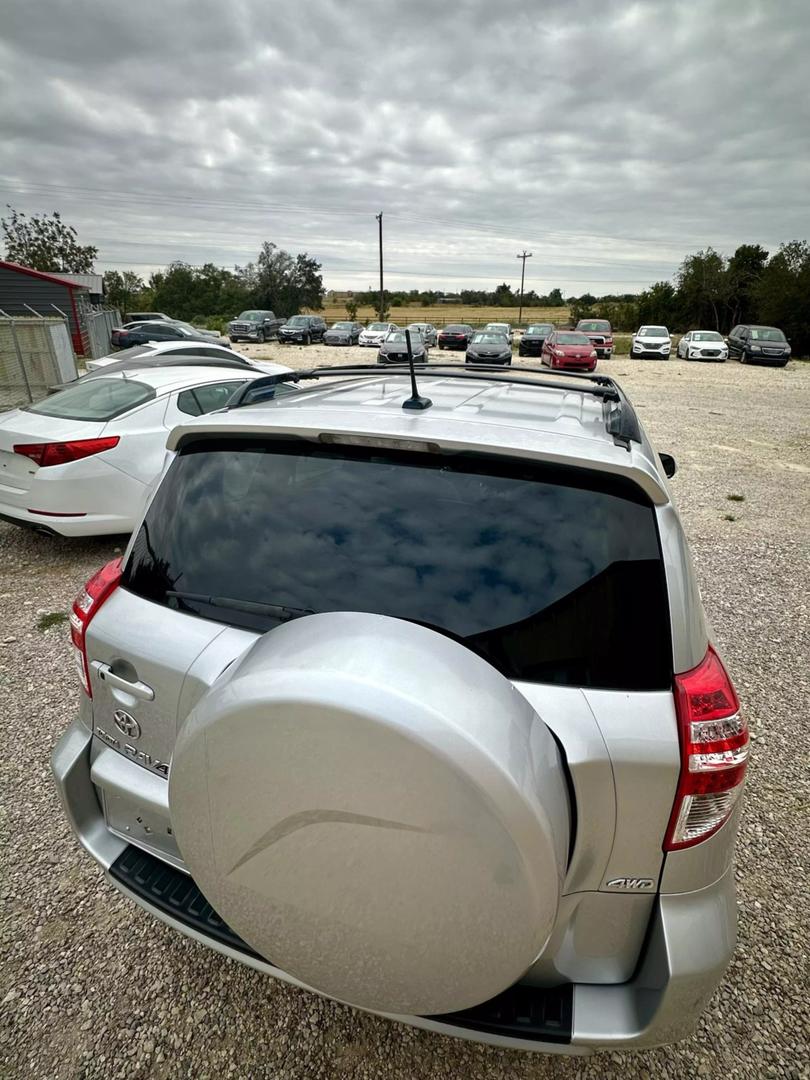 2009 Toyota RAV4 Limited photo 12