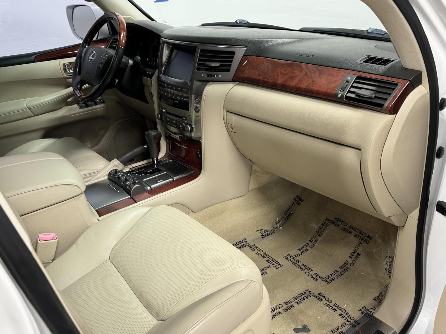 2010 Lexus LX 570 photo 12