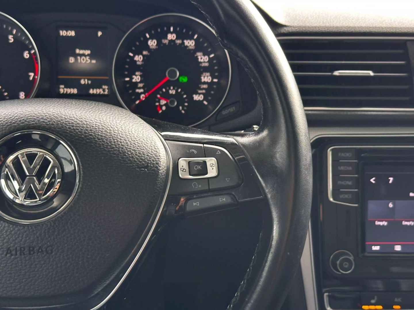 2019 Volkswagen Passat - Image 34