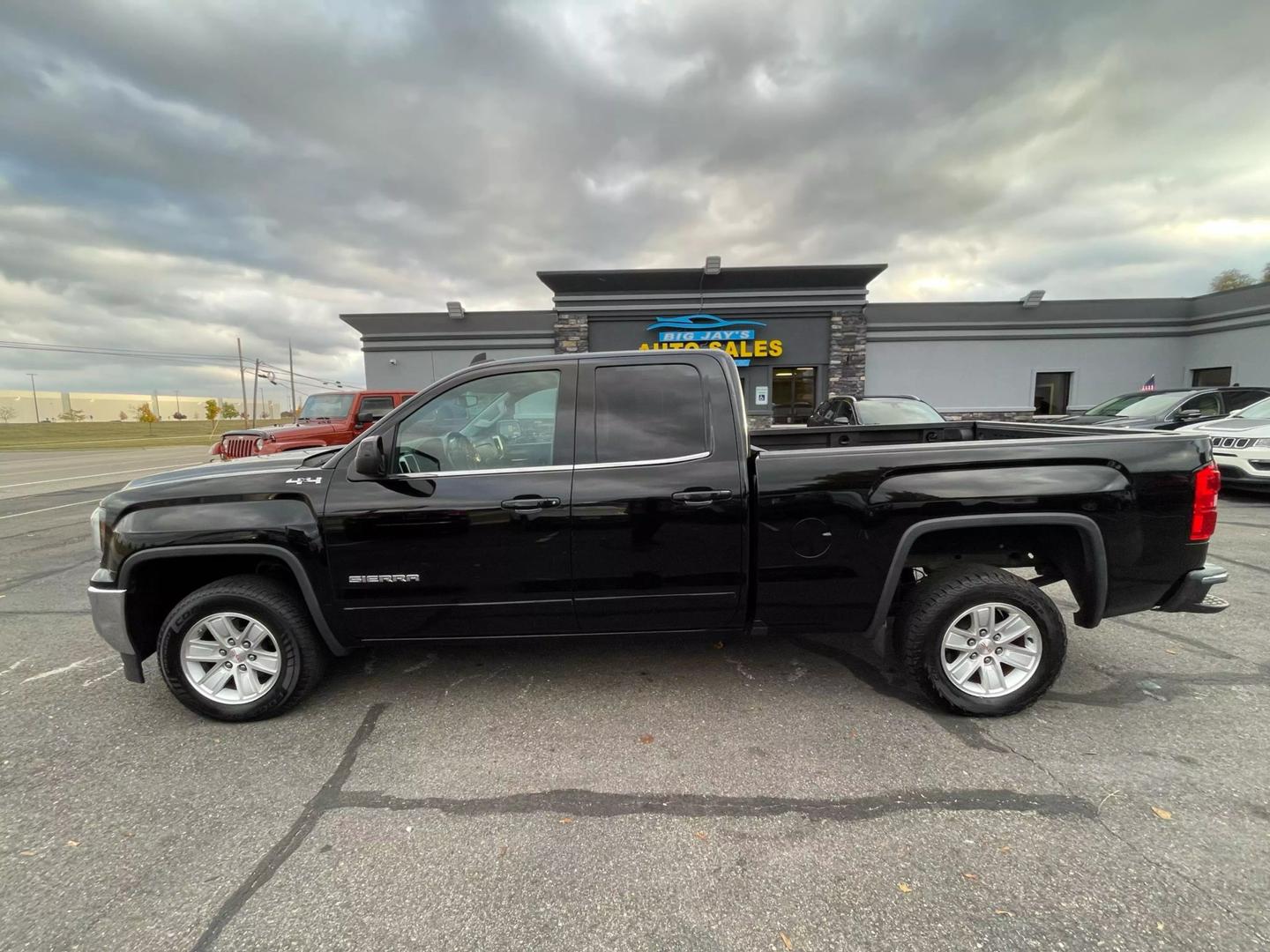 2018 GMC Sierra 1500 SLE photo 2