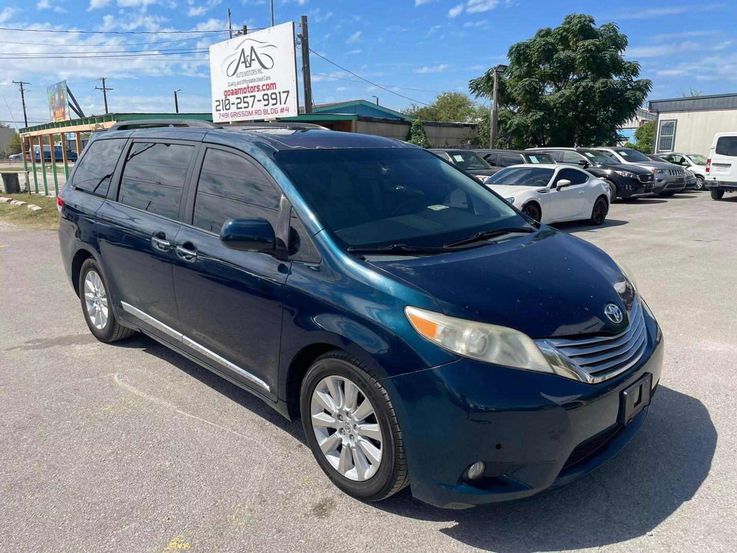 2011 Toyota Sienna XLE photo 2