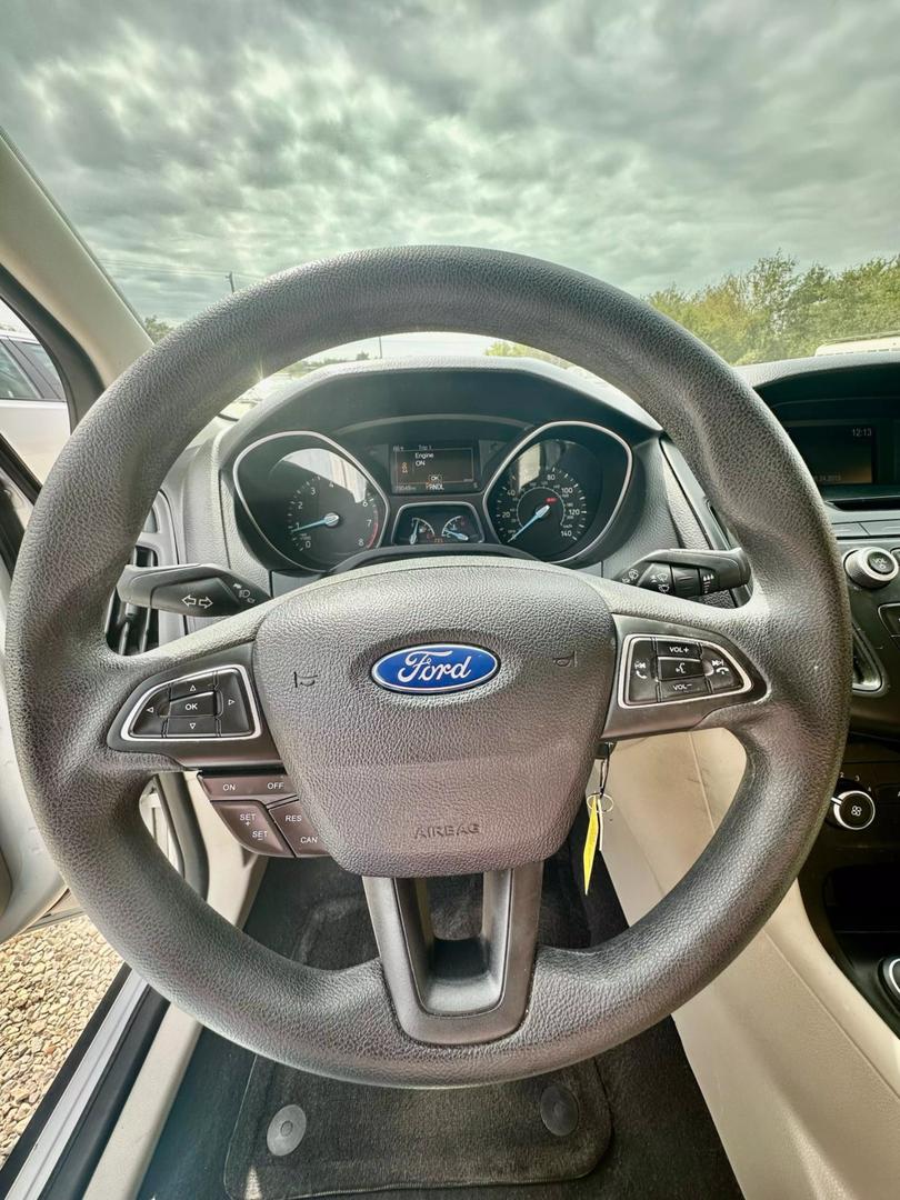 2015 Ford Focus SE photo 14