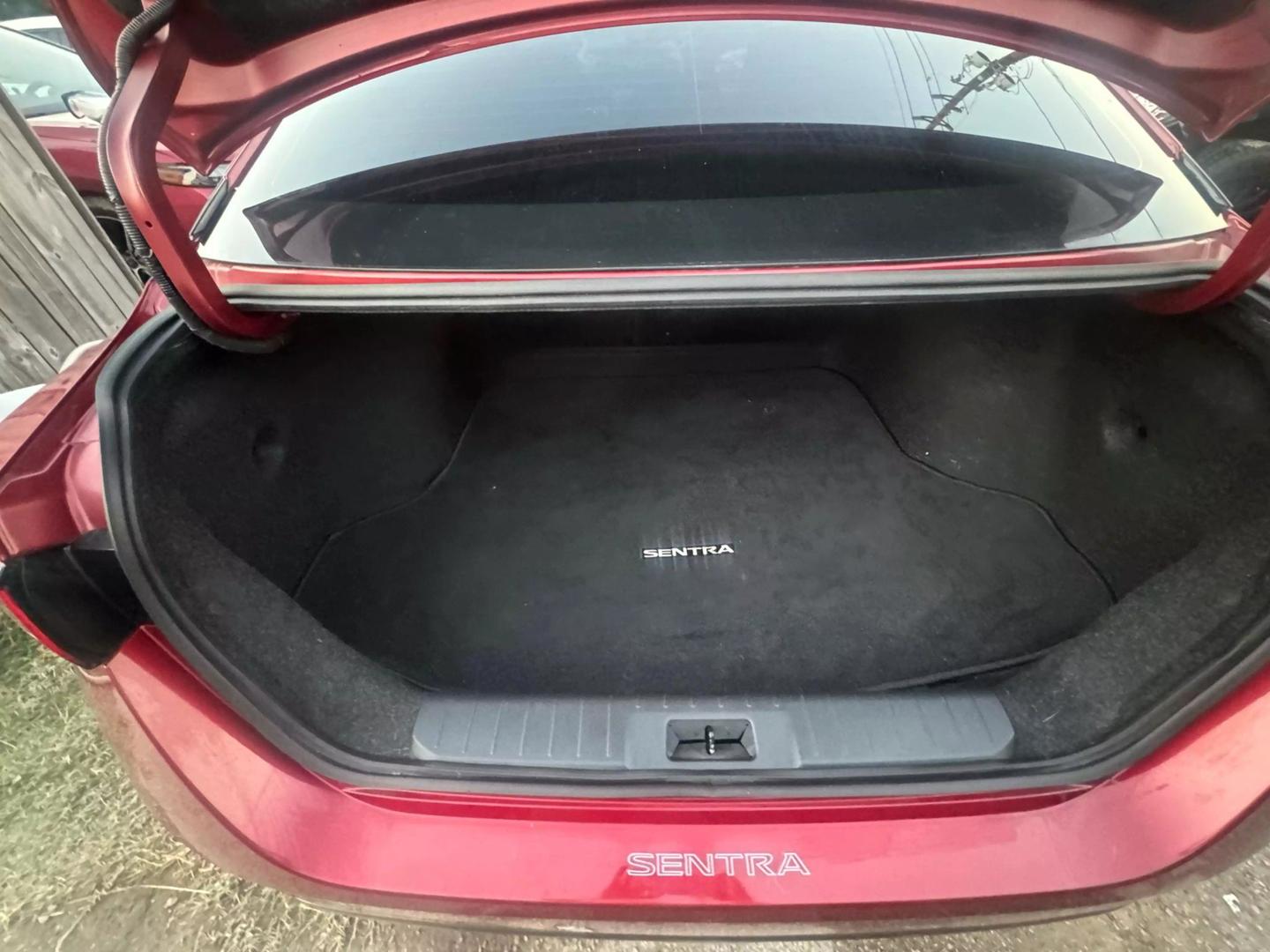 2021 Nissan Sentra SR photo 23