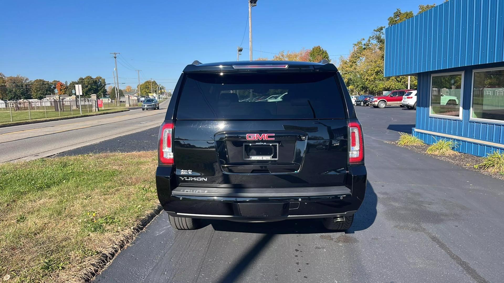 2017 GMC Yukon SLT photo 4