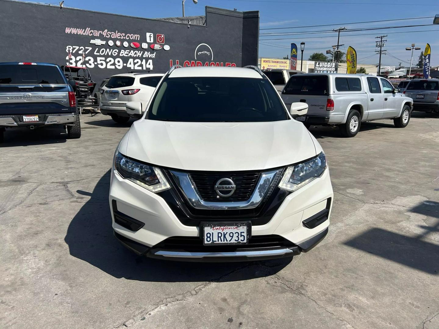 2019 Nissan Rogue SV photo 8