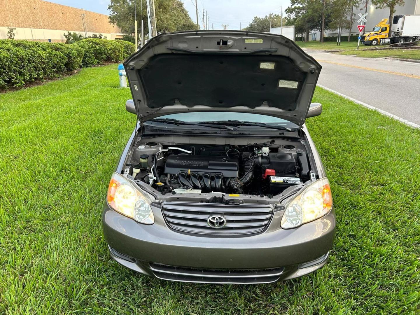 2004 Toyota Corolla CE photo 16