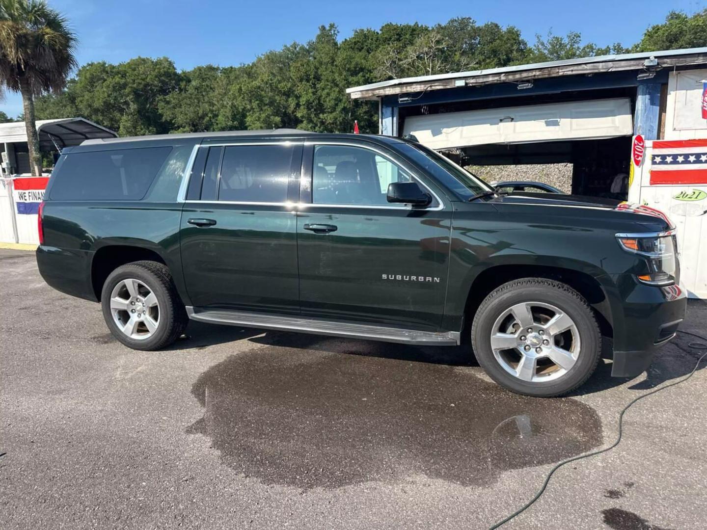 2016 Chevrolet Suburban LT photo 2