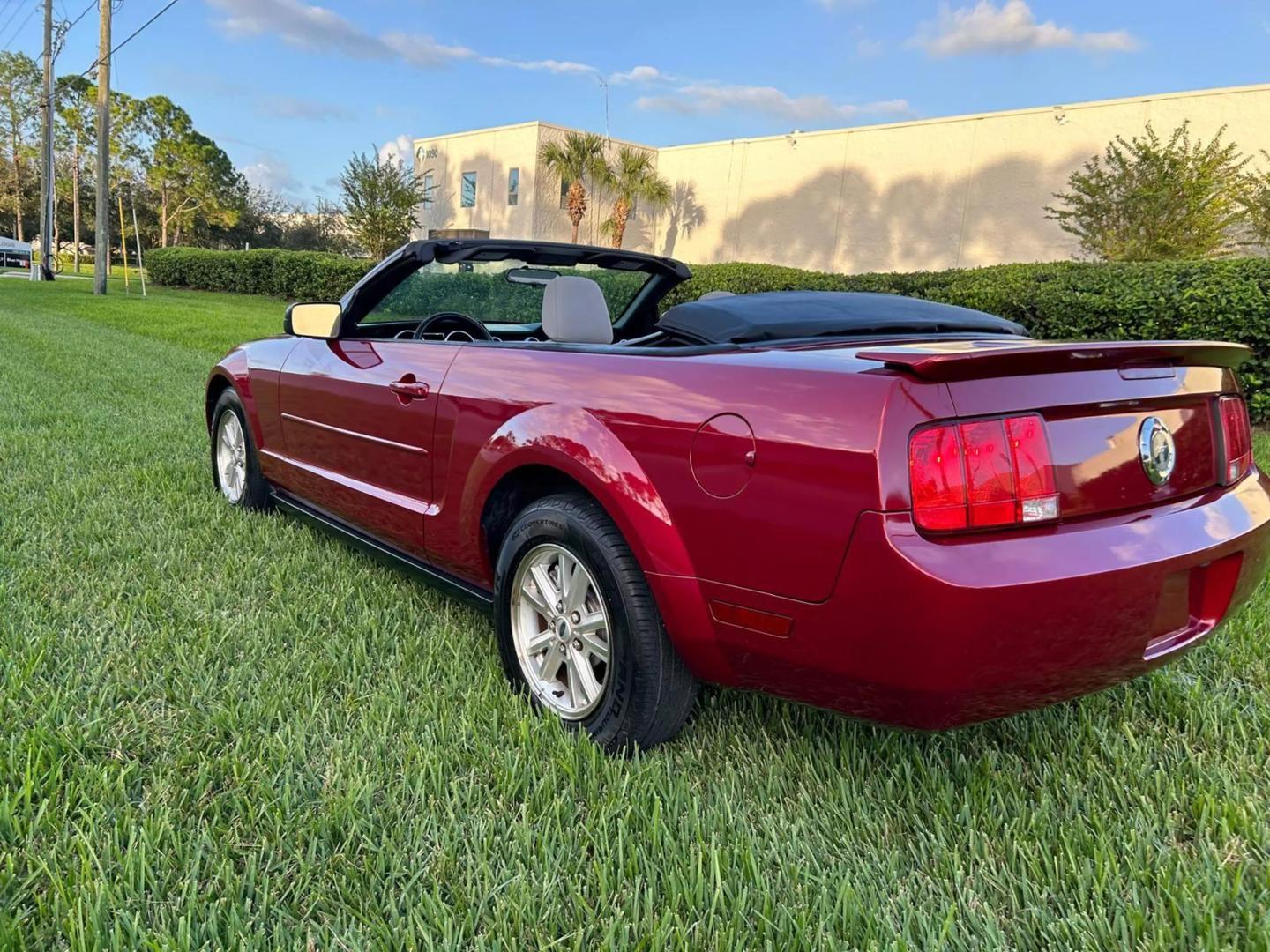 2007 Ford Mustang Premium photo 12