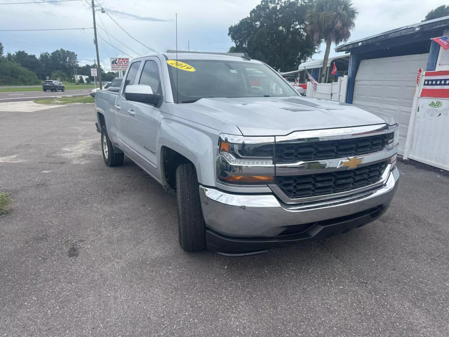 2019 Chevrolet Silverado 1500 LD LT photo 2