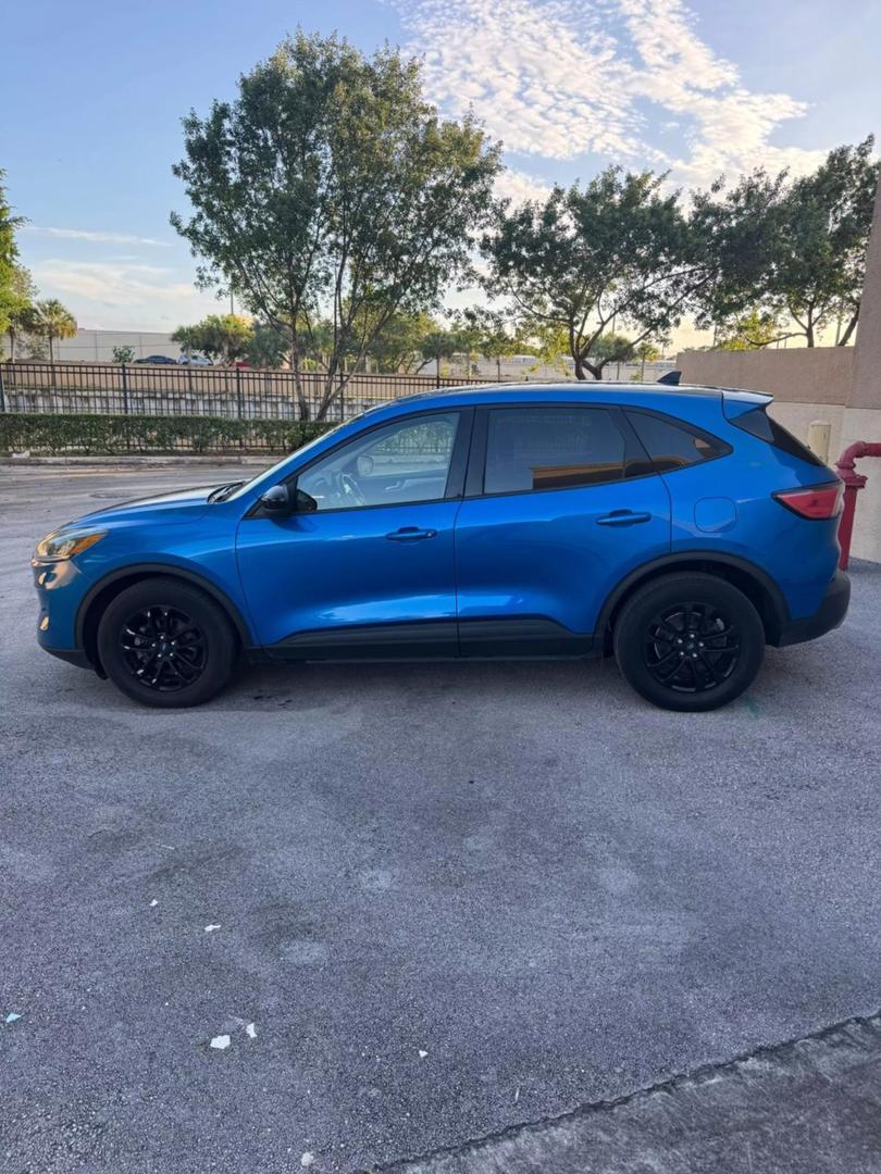 2020 Ford Escape SE photo 4