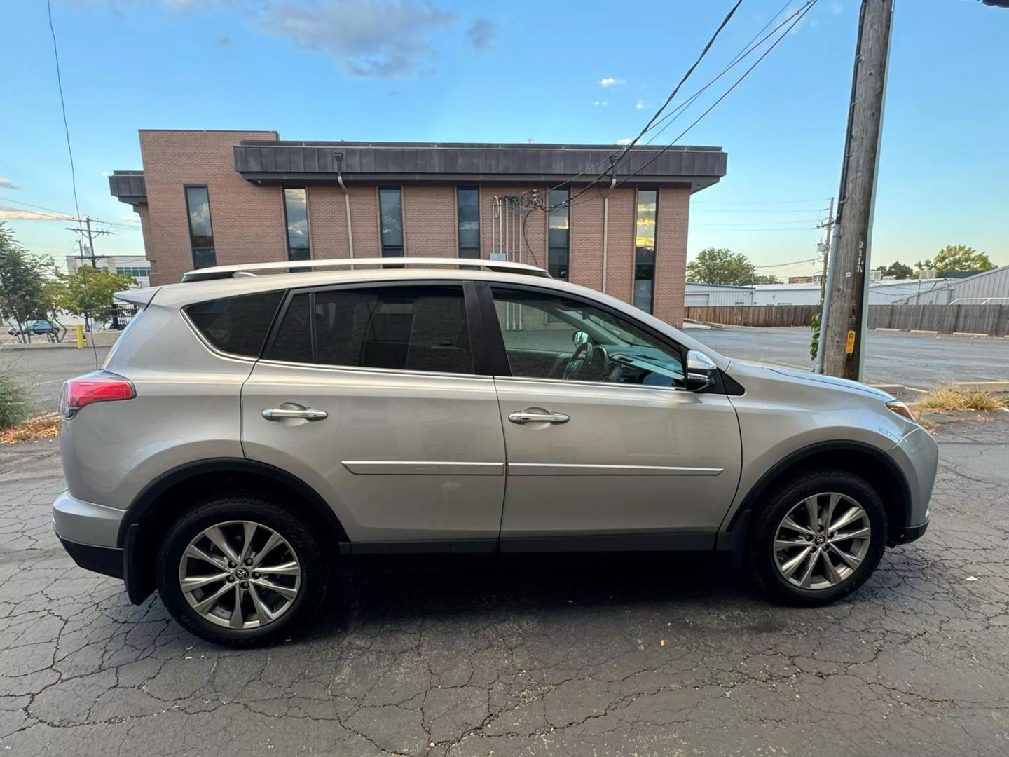 2016 Toyota RAV4 Limited photo 8